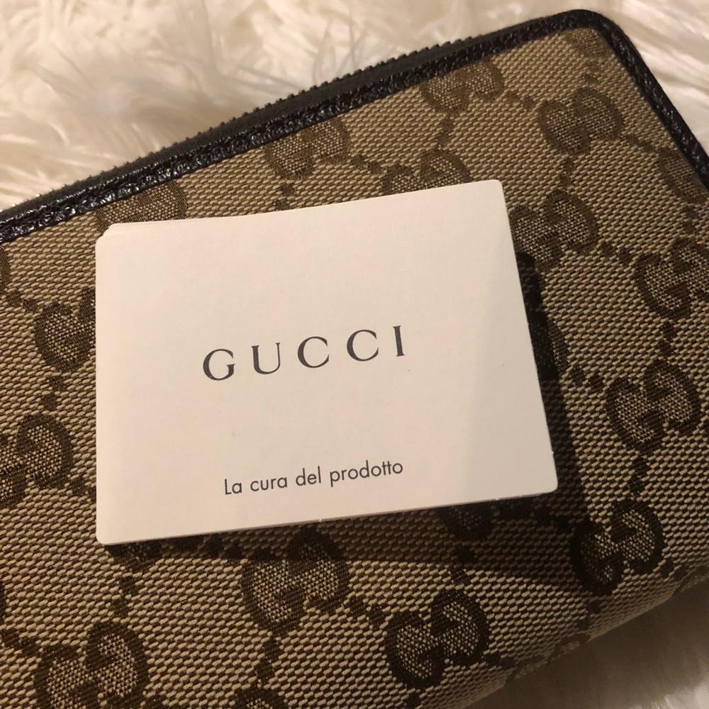 SOLD Brand new Gucci monogram wallet